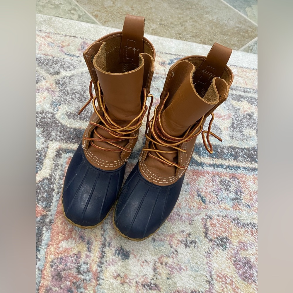 Gently used LL bean boots in navy size 6 (BN)